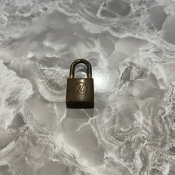 Louis Vuitton old style lock no key 229 - Picture 1 of 3